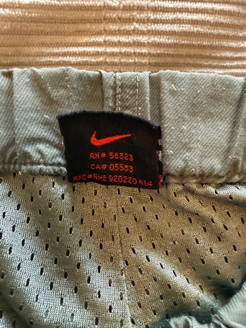 Vintage Nike Men’s Cargo Utility Shorts – Medium – Gray/Olive